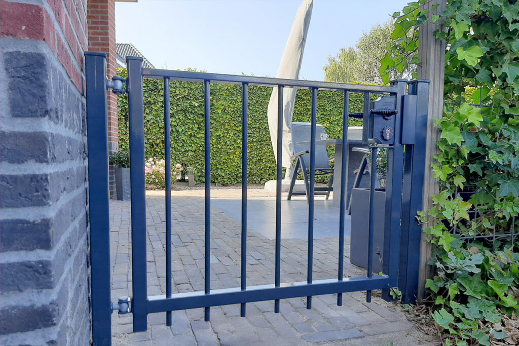Sierhekwerk met looppoort laten maken