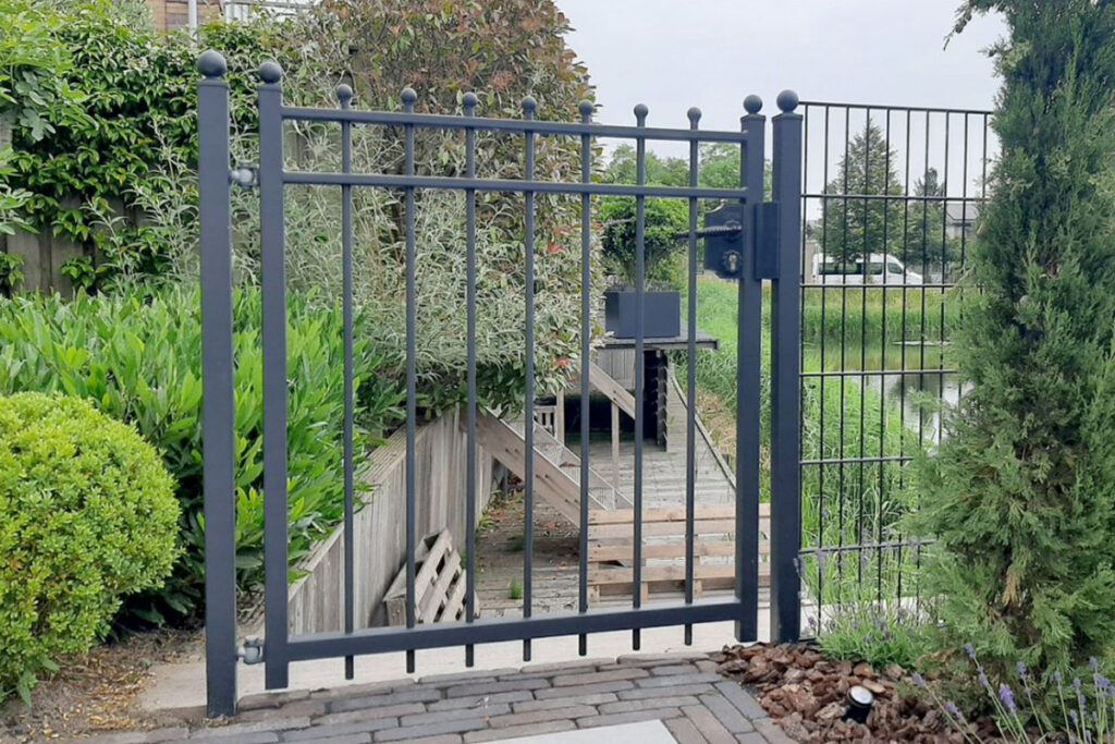 Tuinhekwerk met matte textuur coating