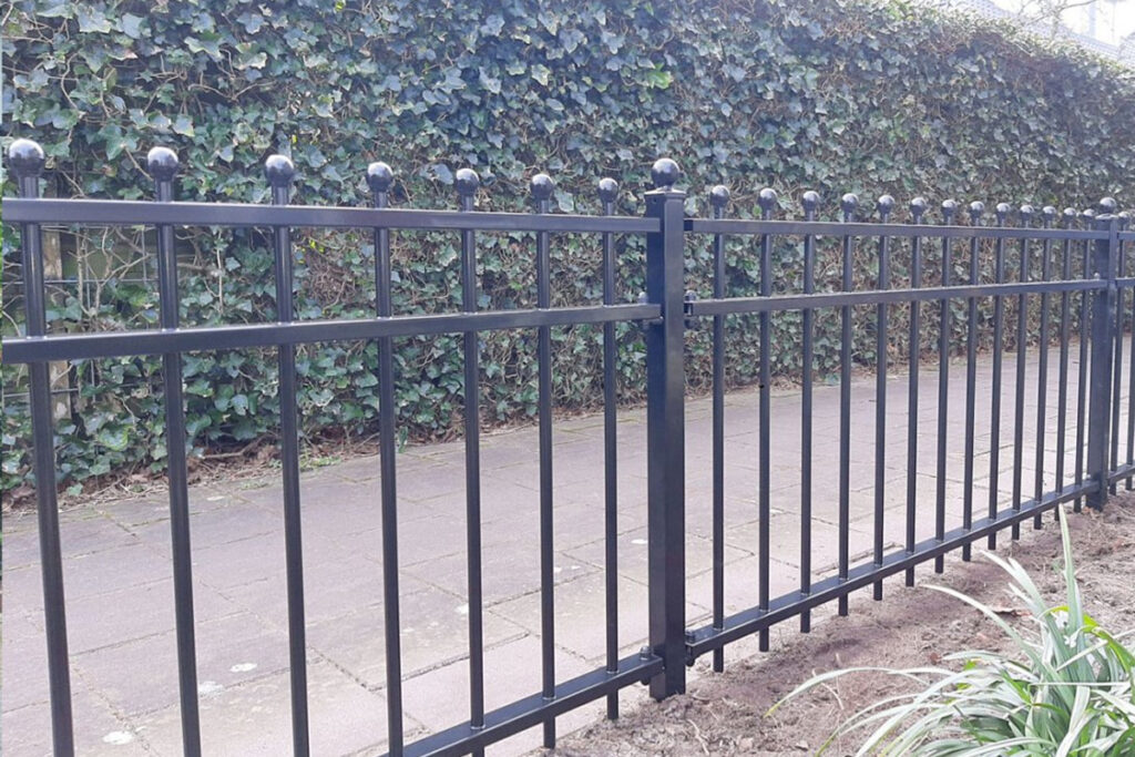 Tuinhekwerk monteren