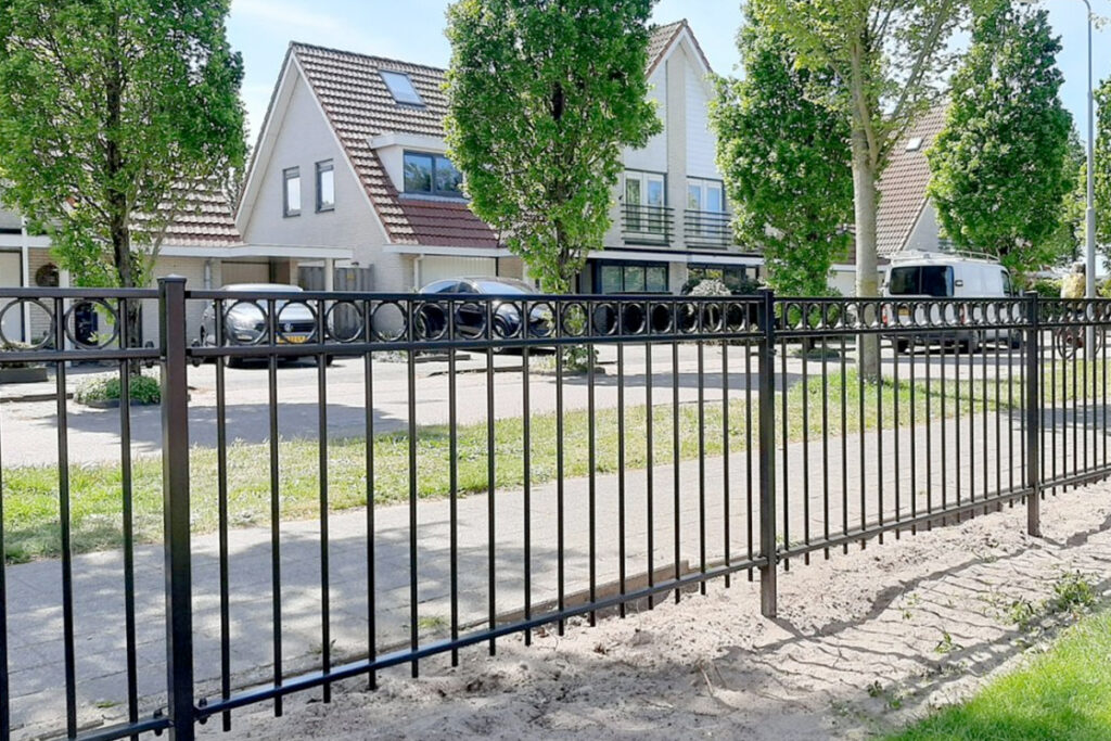 hekwerk langs de oprit