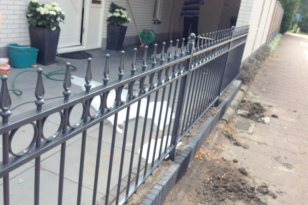 zelf een hekwerk plaatsen langs de oprit