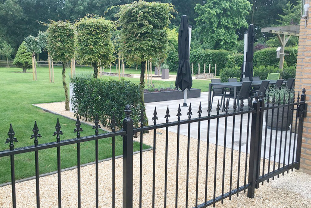 Stap voor stap een sierhekwerk plaatsen