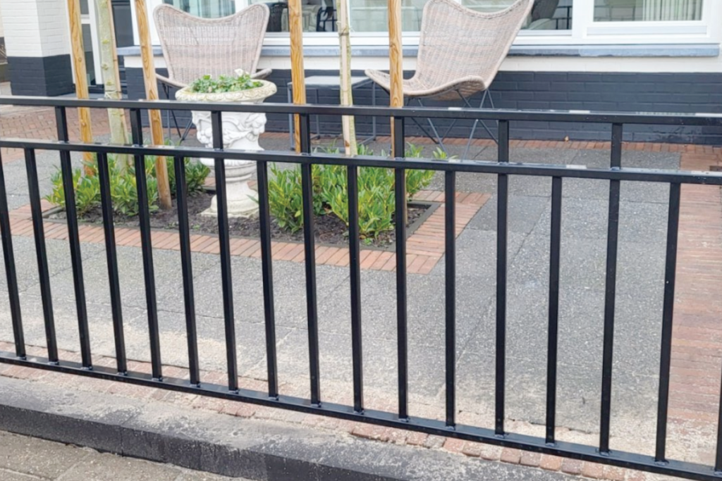 Stalen tuinhekwerk laten plaatsen