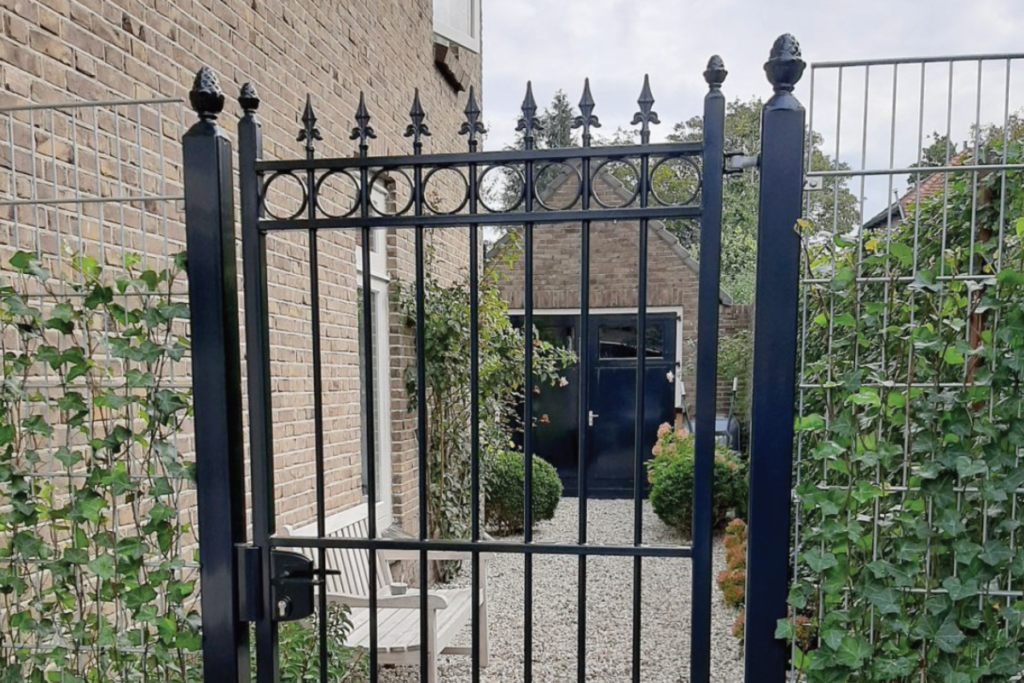 Poorten van staal laten maken