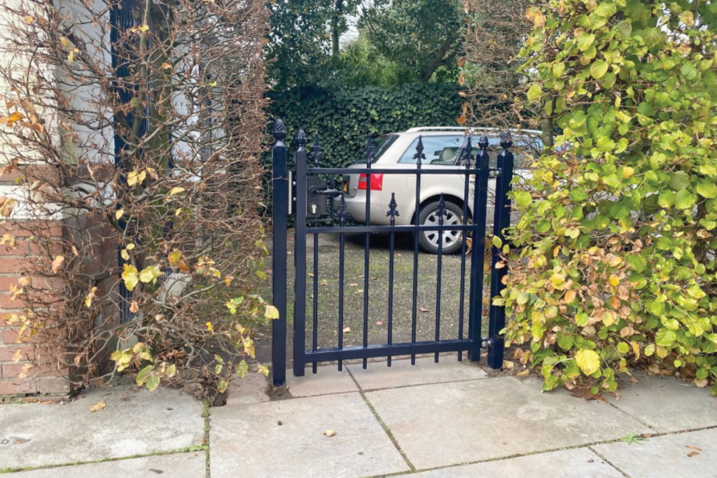 Poorten van staal laten maken