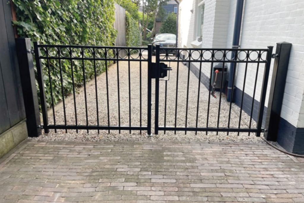 Stalen poort laten monteren