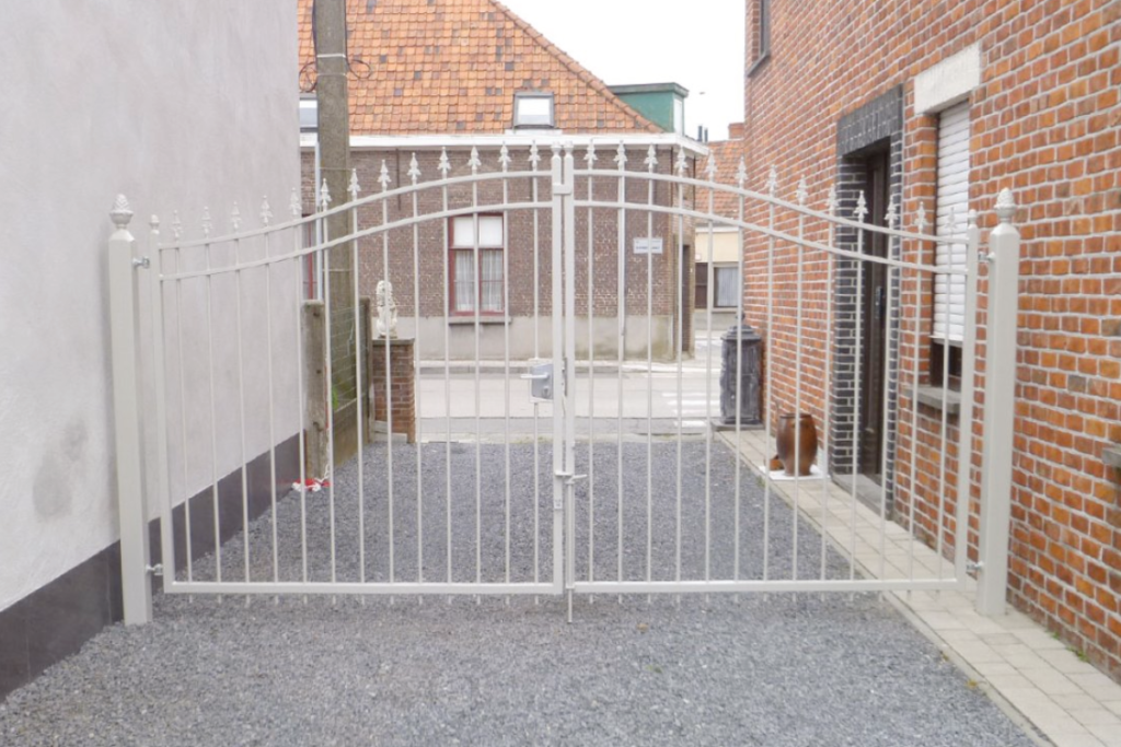 Stalen poort laten plaatsen