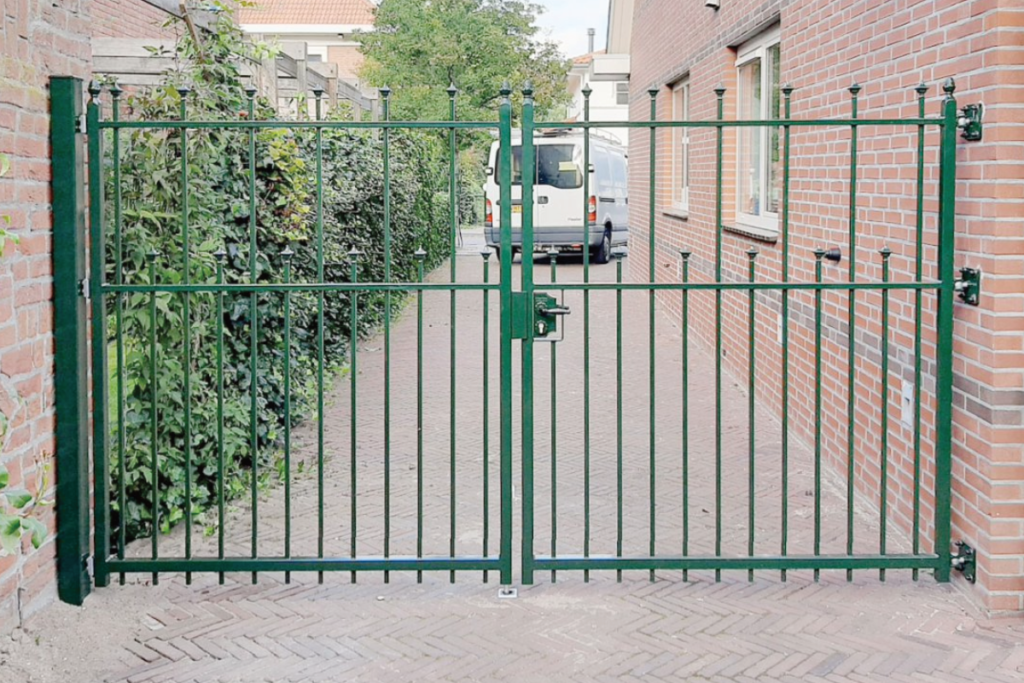 Stalen poort modern