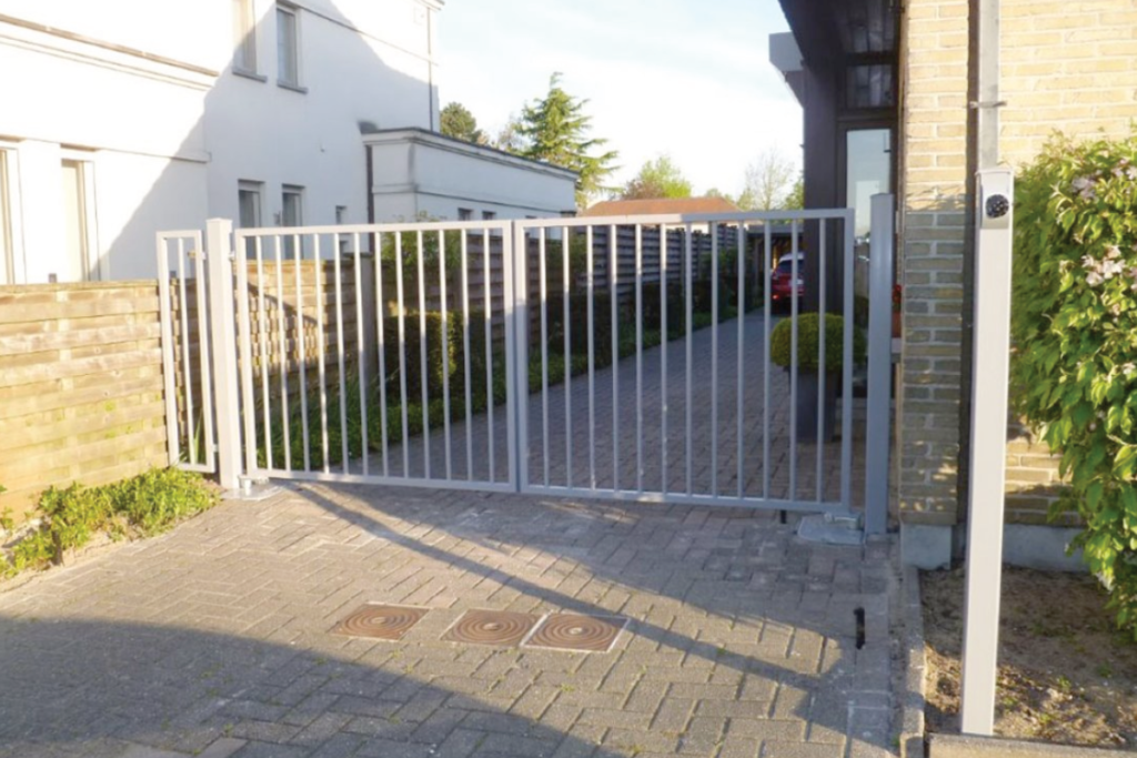 Stalen poort modern