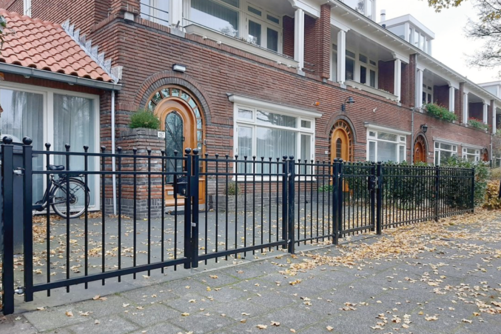 Stalen poort plaatsen diy