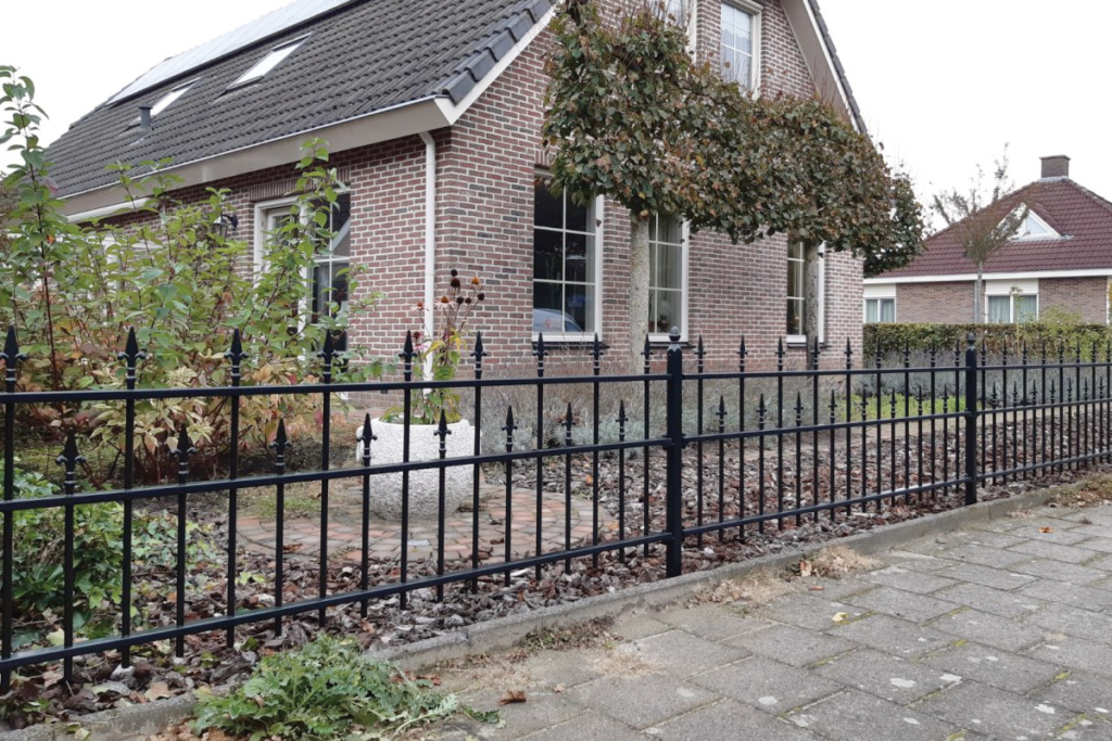Stalen sierhekwerk grachtengroen