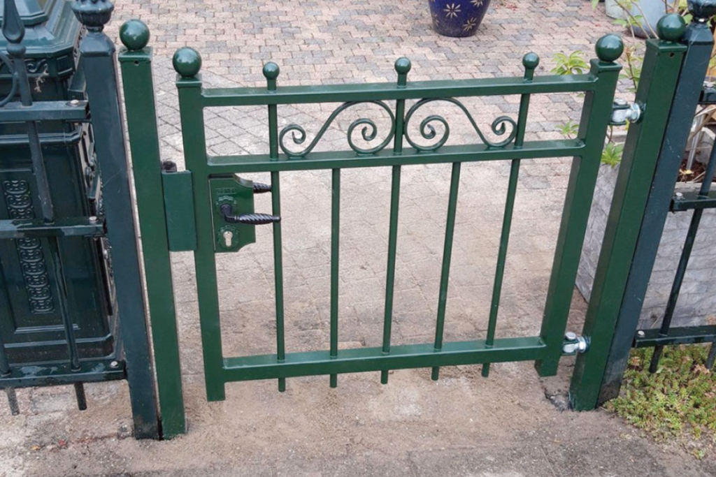 Stalen sierhekwerk groen