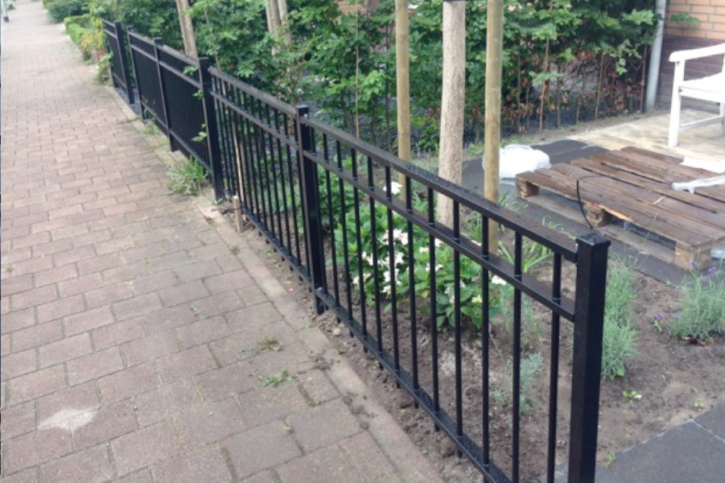 Stalen sierhekwerk zwart