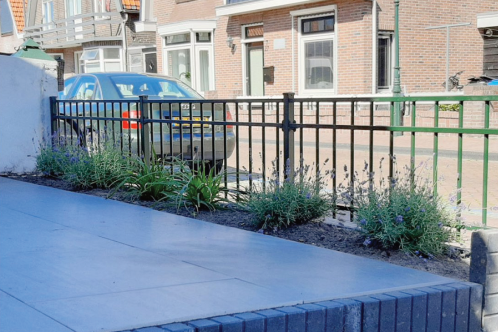 Stalen tuinhekwerk laten monteren