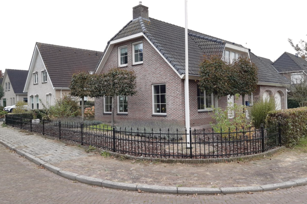 Stalen tuinhekwerk voortuin