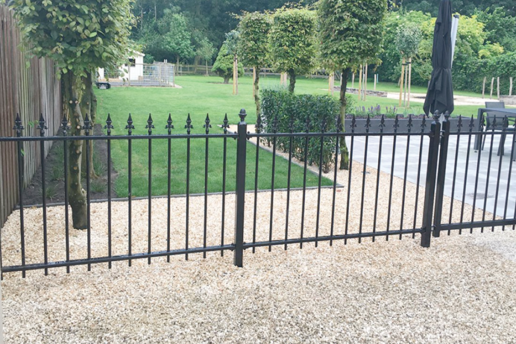 Stalen tuinhekwerk zelf plaatsen