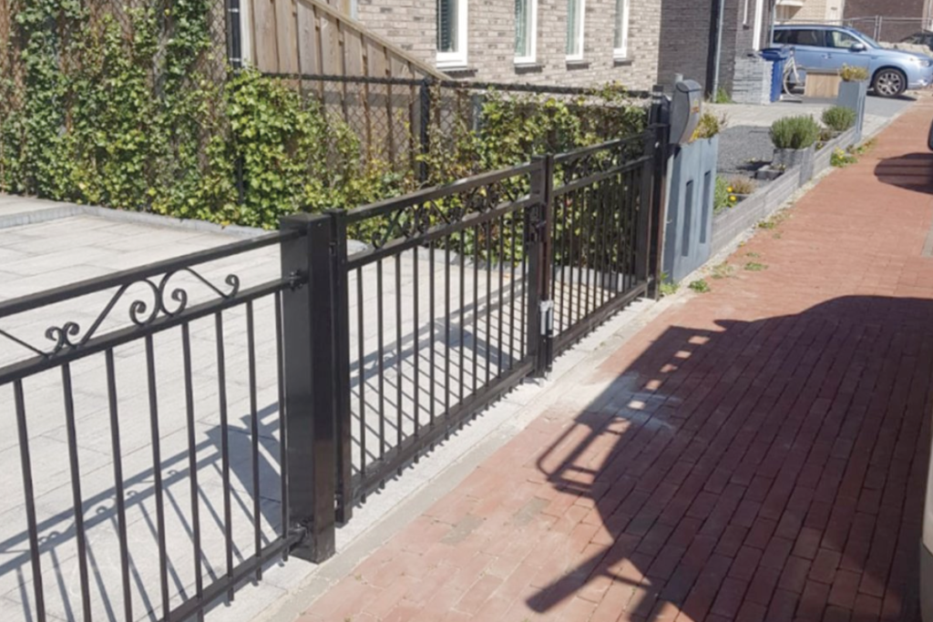 Stijlvolle stalen poort