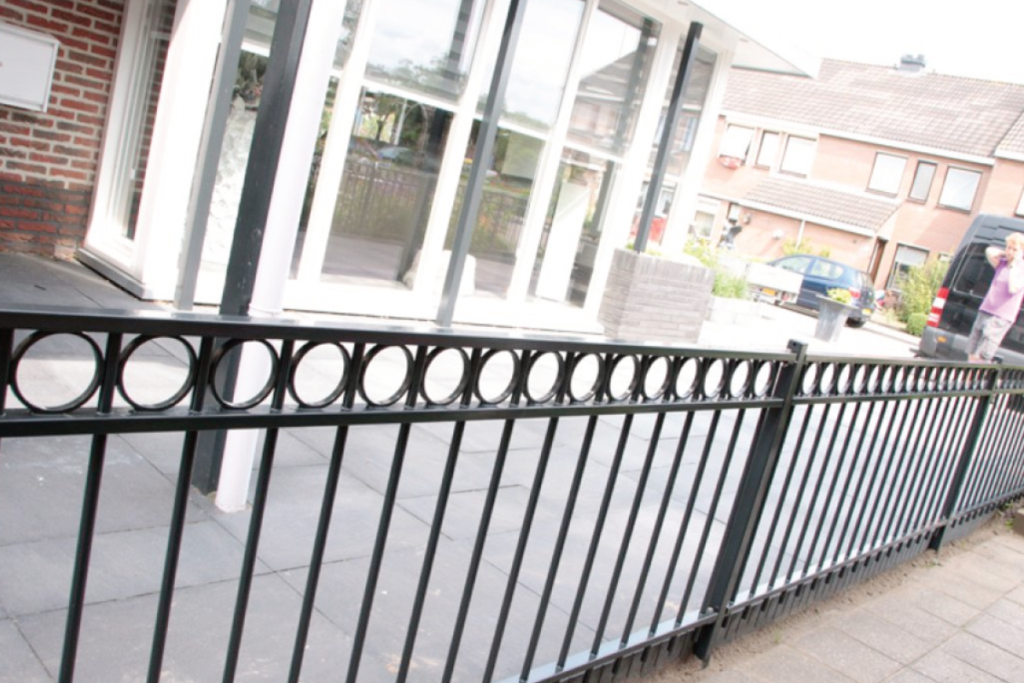 Stijlvolle stalen sierhekwerk