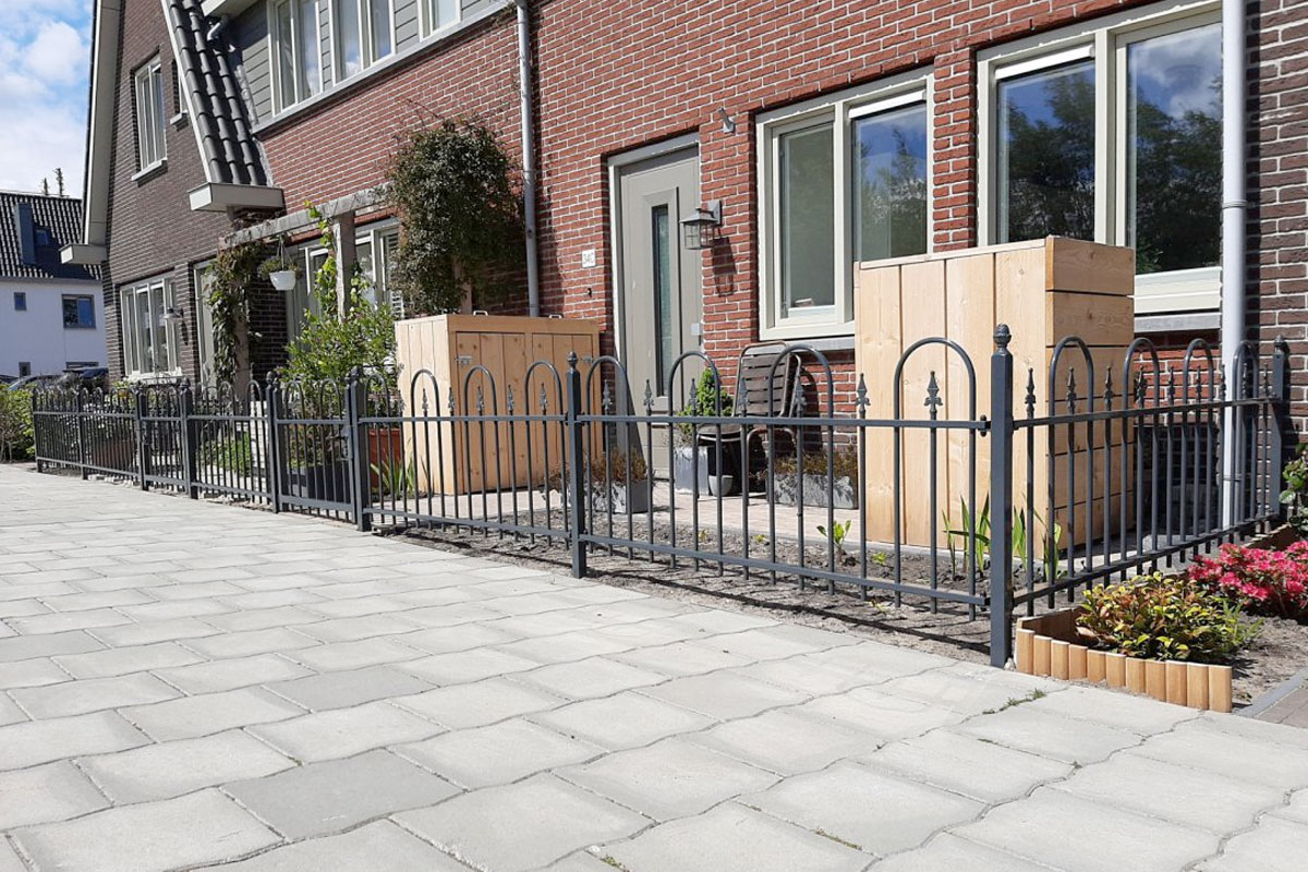 sierhek met bogen voortuin