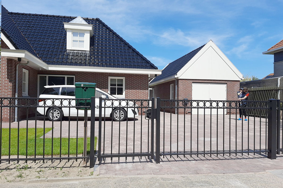 sierhekwerk en poorten in Limmen