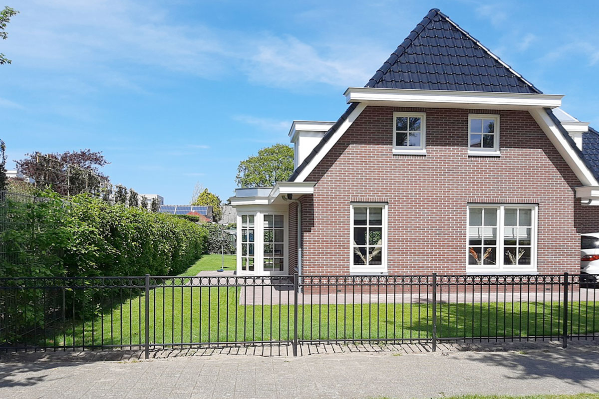 sierhekwerk en poorten in Limmen