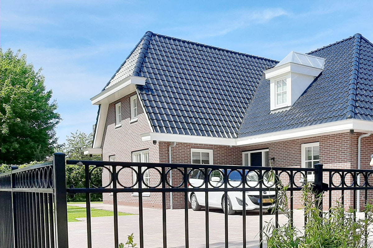 sierhekwerk en poorten in Limmen