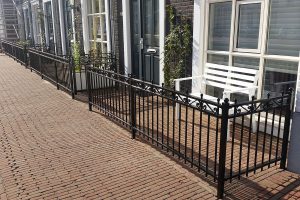 Klassiek ijzeren hekwerk