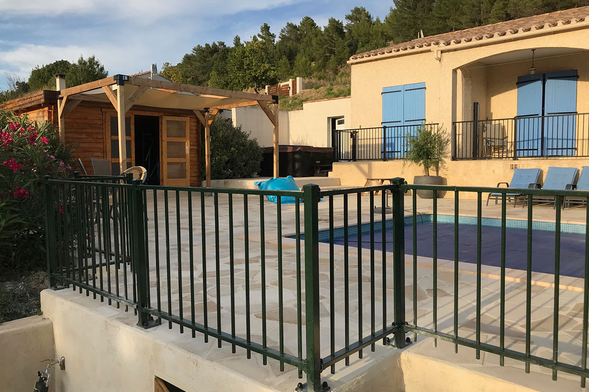 Spijlenhekwerk voor vakantiewoning in Frankrijk