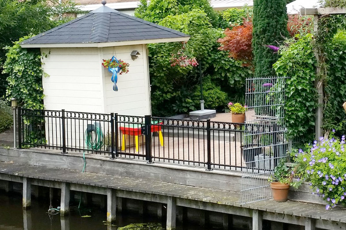 sierhekwerk in de tuin
