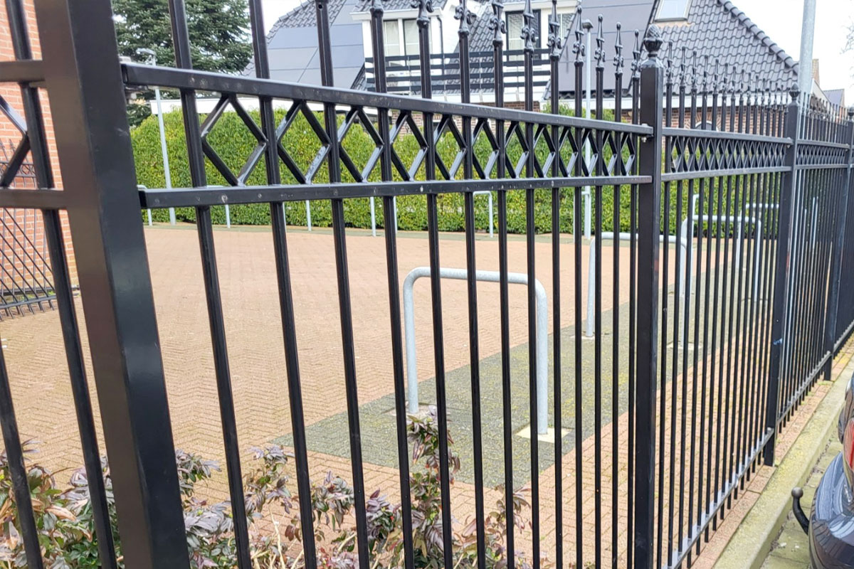 reparatie stalen sierhekwerk op Urk