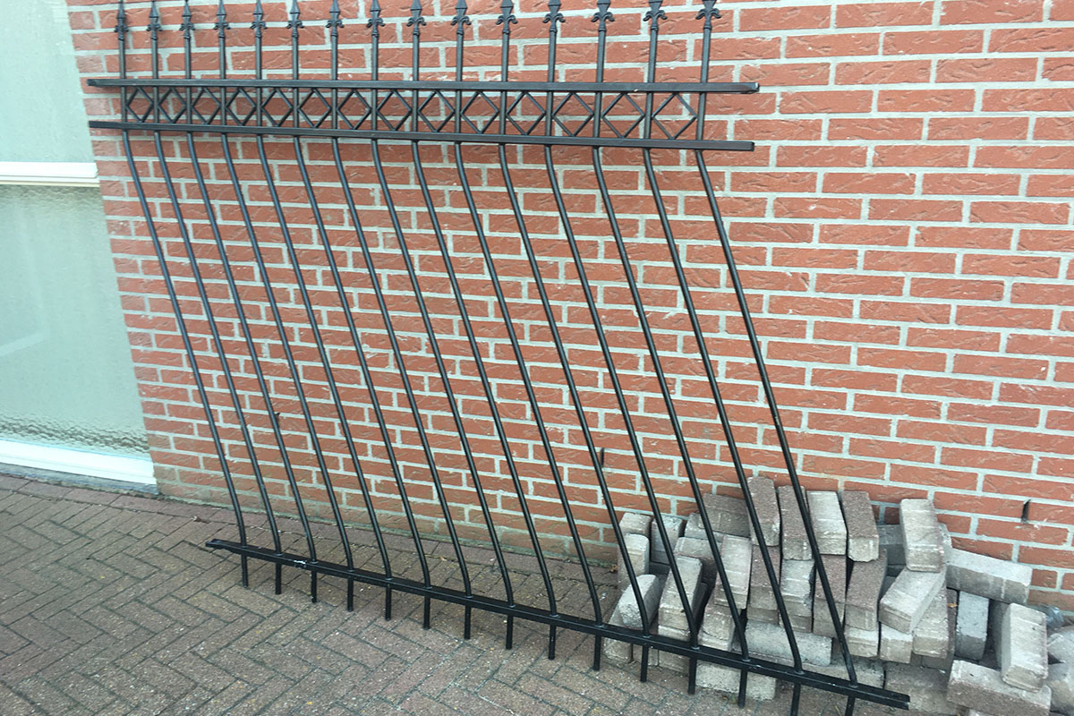stormschade aan hekwerk