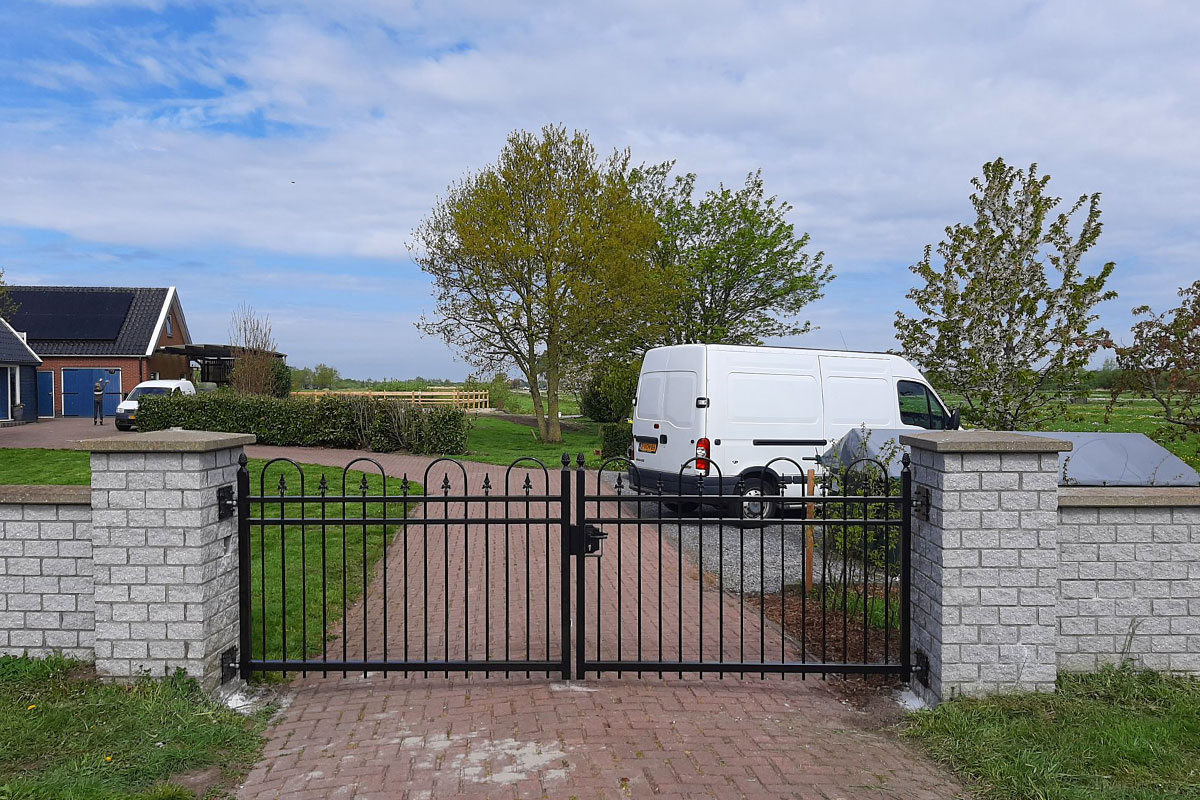 Poort tussen poeren