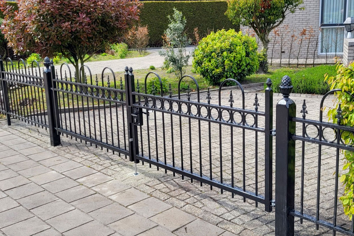 Sierhekwerk met inrijpoorten in Overijssel