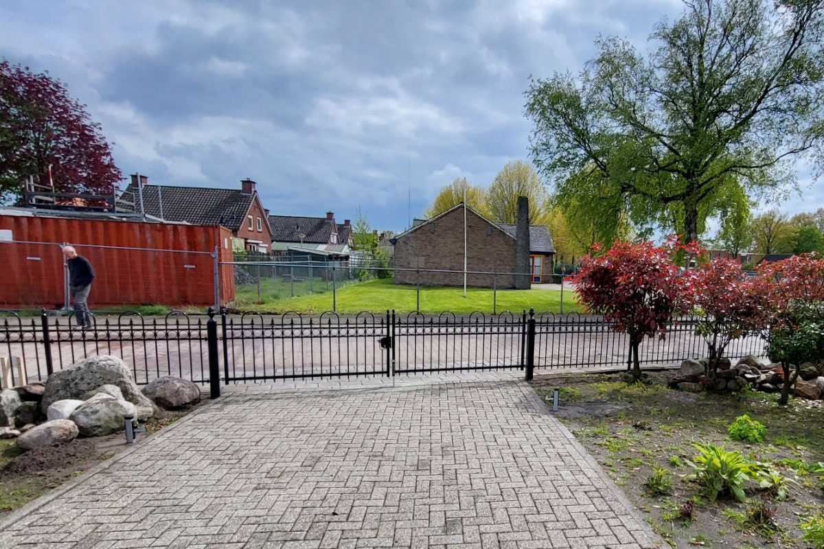 Sierhekwerk met inrijpoorten in Overijssel
