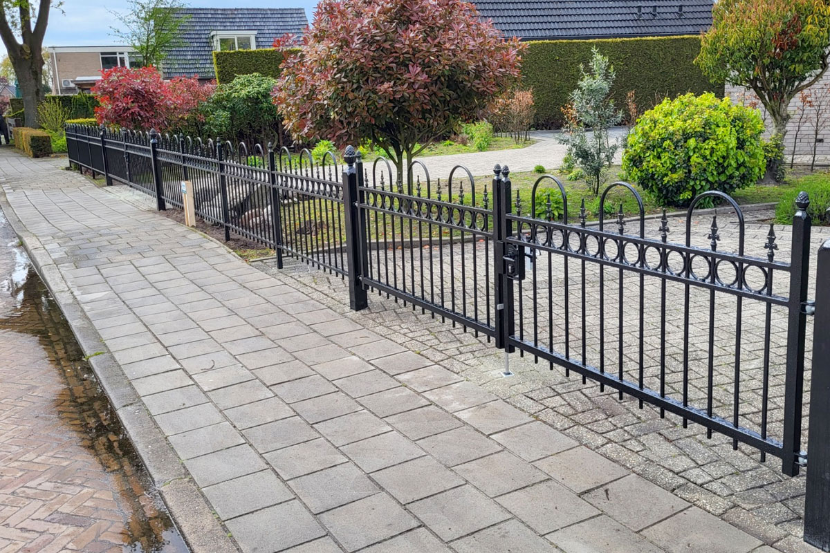 Sierhekwerk met inrijpoorten in Overijssel