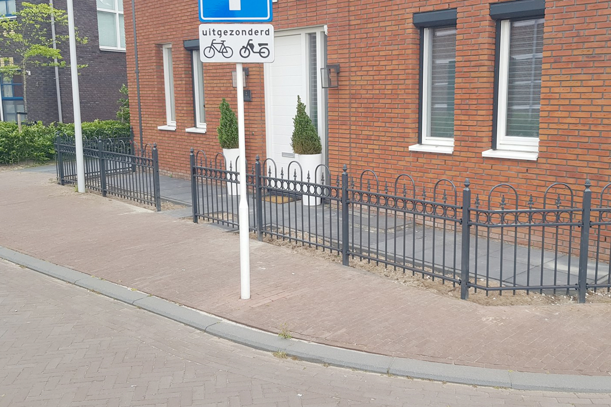 Antraciet sierhek om je voortuin