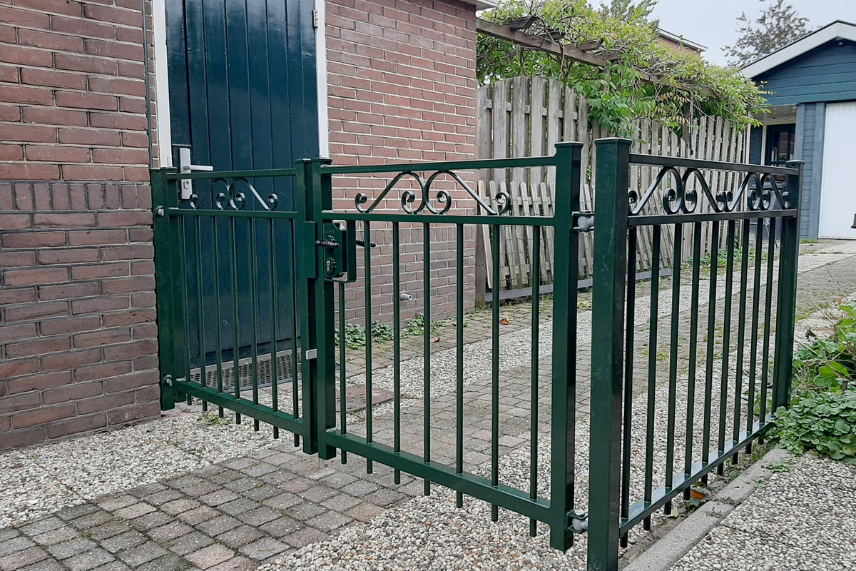 hekwerk met krullen