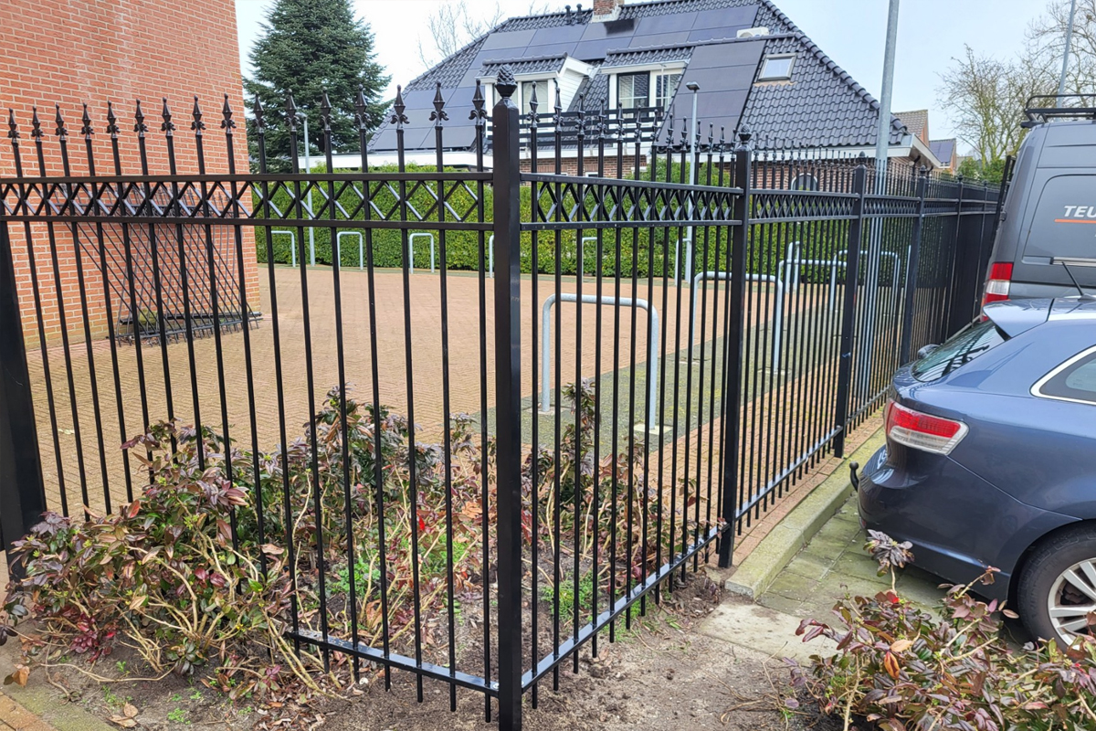 hoog sierhekwerk