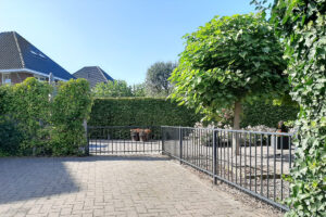 Sierhekwerk met looppoort laten maken