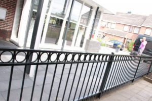 Tuinhekwerk monteren