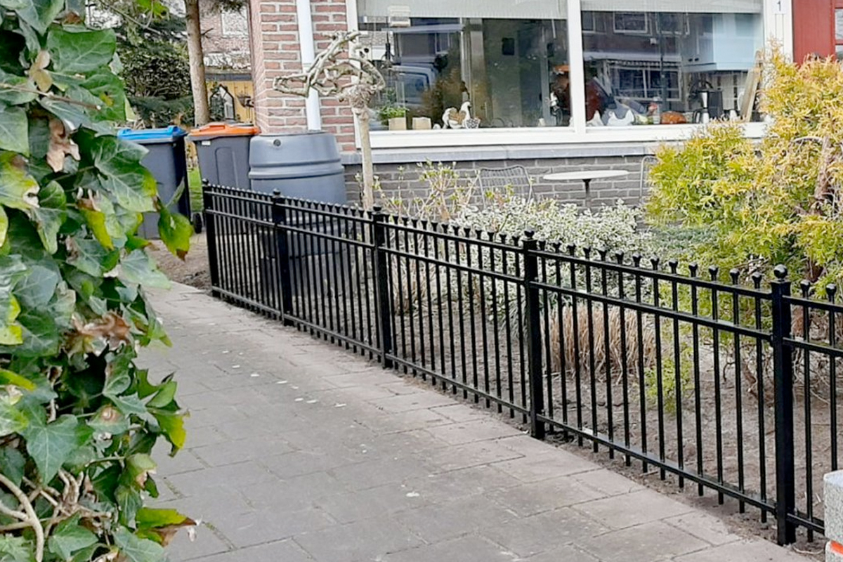 onderhoud stalen sierhekwerk langs oprit