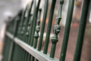 zelf een hekwerk plaatsen langs de oprit