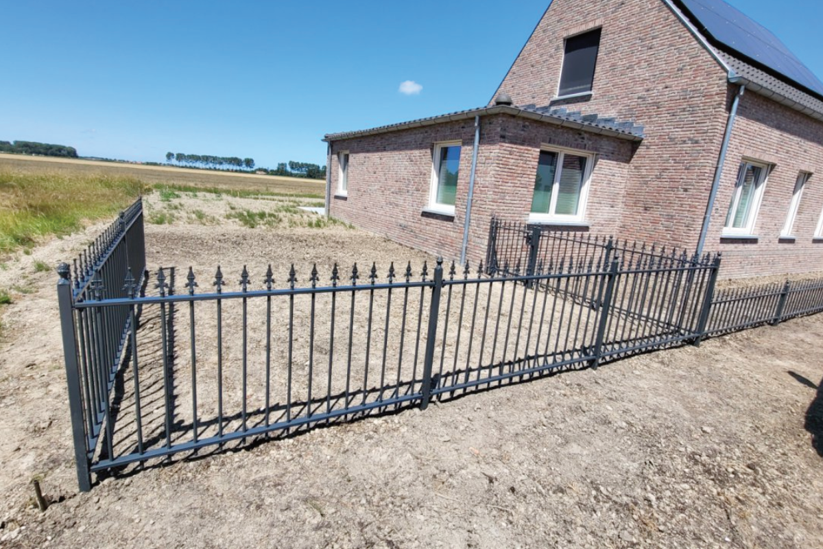 Stalen tuinhekwerk laten plaatsen