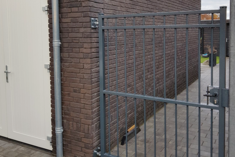 Poorten van staal laten installeren