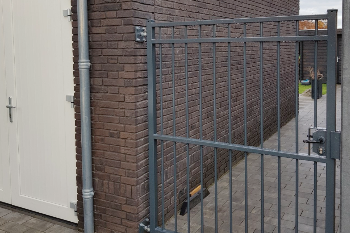 Poorten van staal laten installeren
