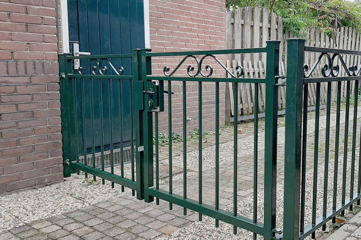 Poorten van staal laten installeren