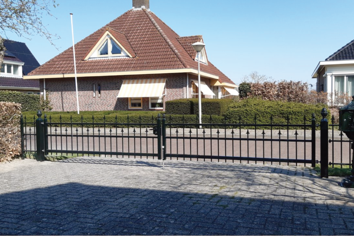 Stalen poort laten monteren