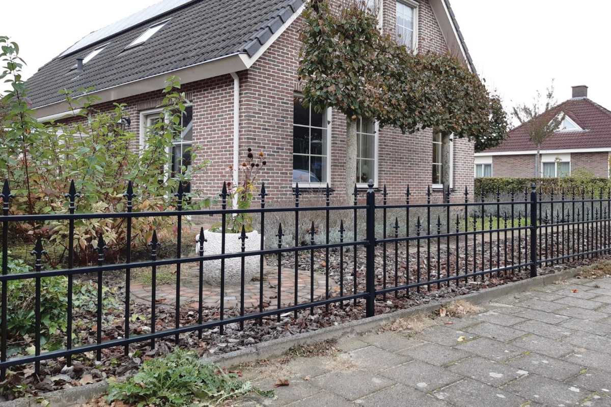 Stalen sierhekwerk grachtengroen