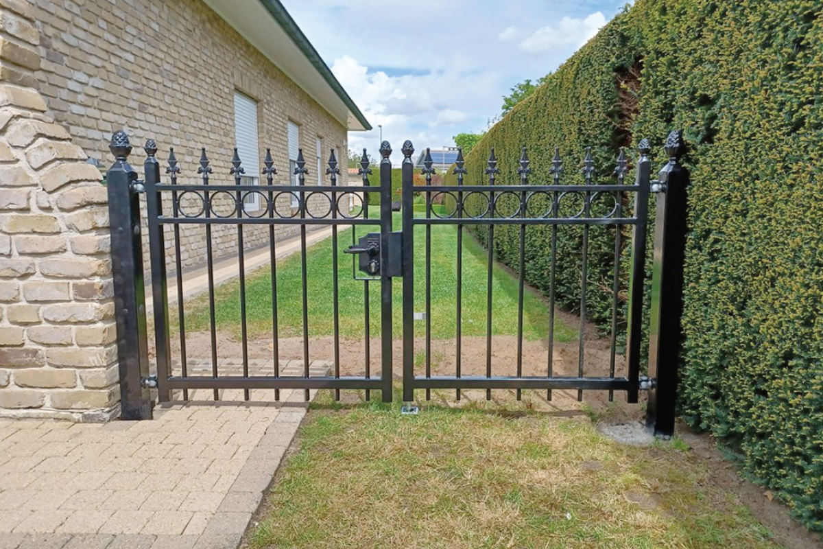 Stijlvolle stalen poort