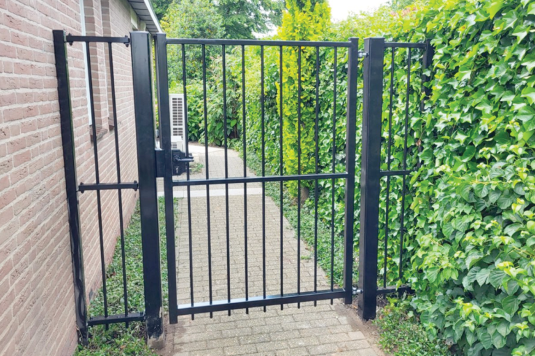 Strakke spijlenpoort